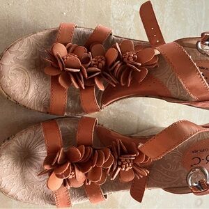 - Women’s wedges. b.o.c. Born Concept